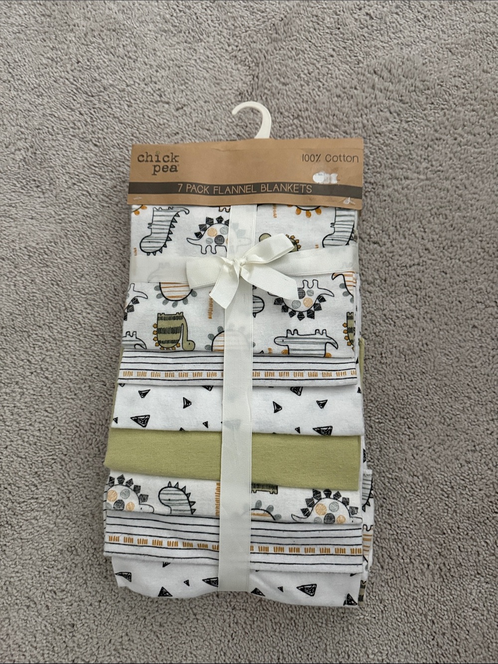 chick pea White & Olive Dino Flannel Blanket Set